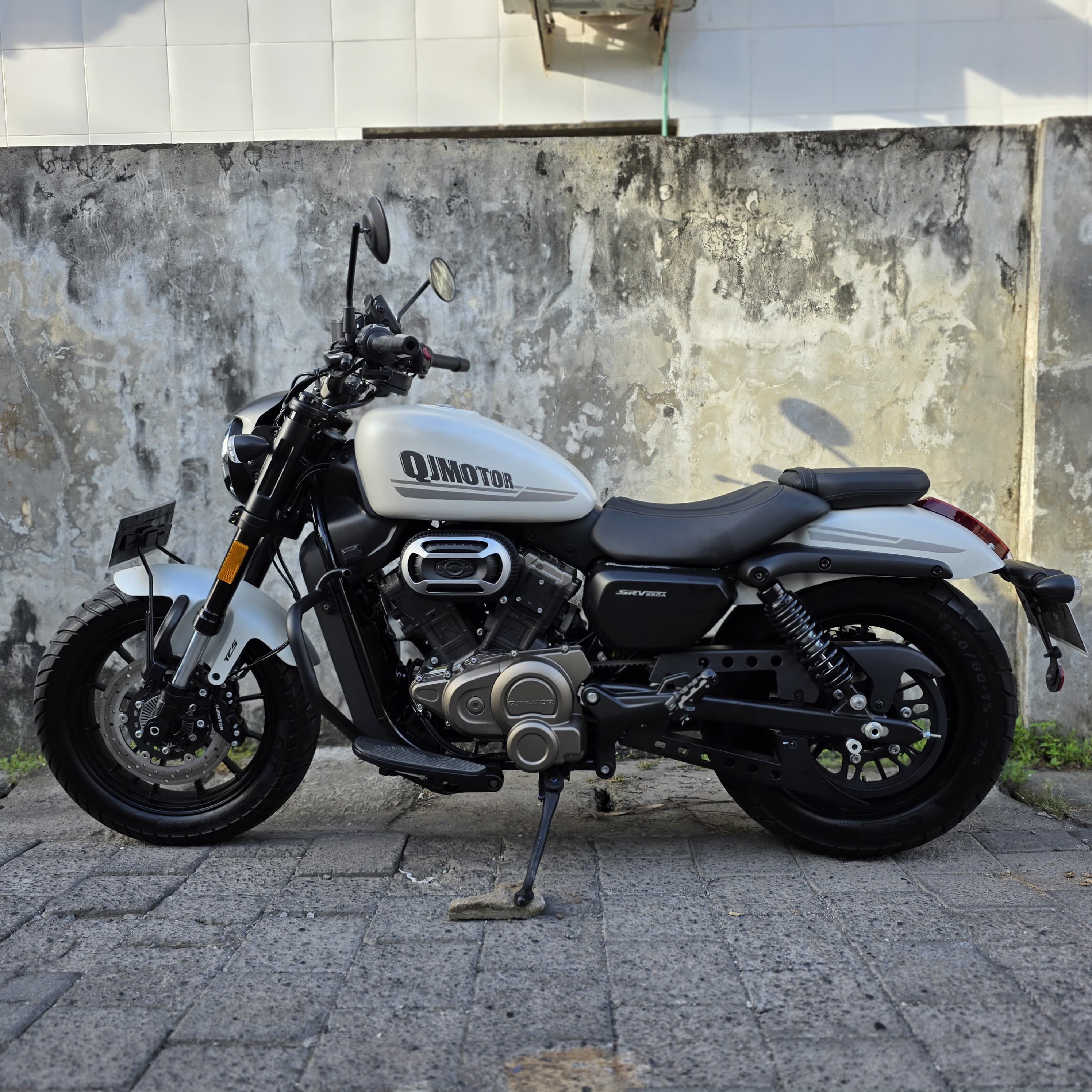 QJMOTOR SRV 250 AMT